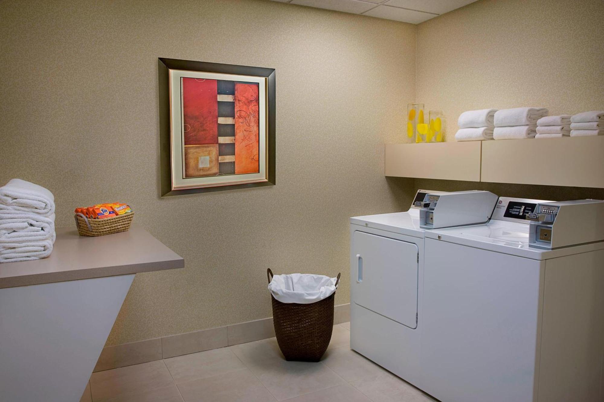 Courtyard By Marriott Toronto Brampton Hotel Bagian luar foto
