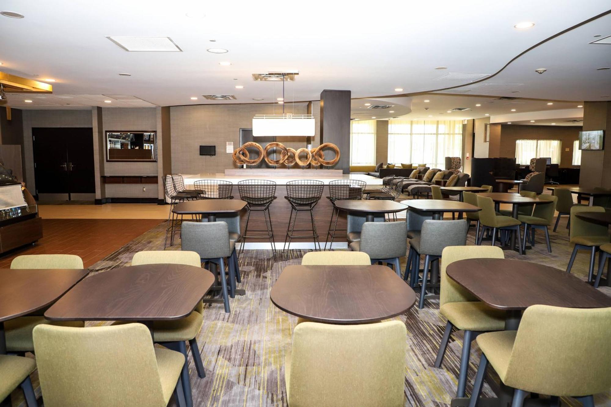 Courtyard By Marriott Toronto Brampton Hotel Bagian luar foto