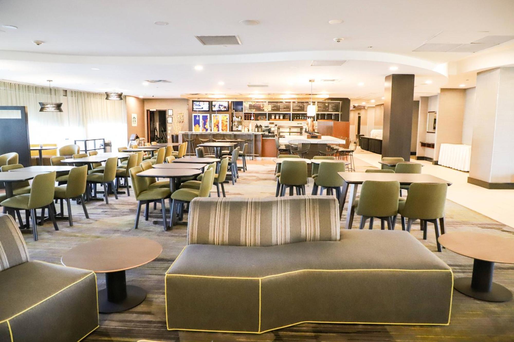 Courtyard By Marriott Toronto Brampton Hotel Bagian luar foto