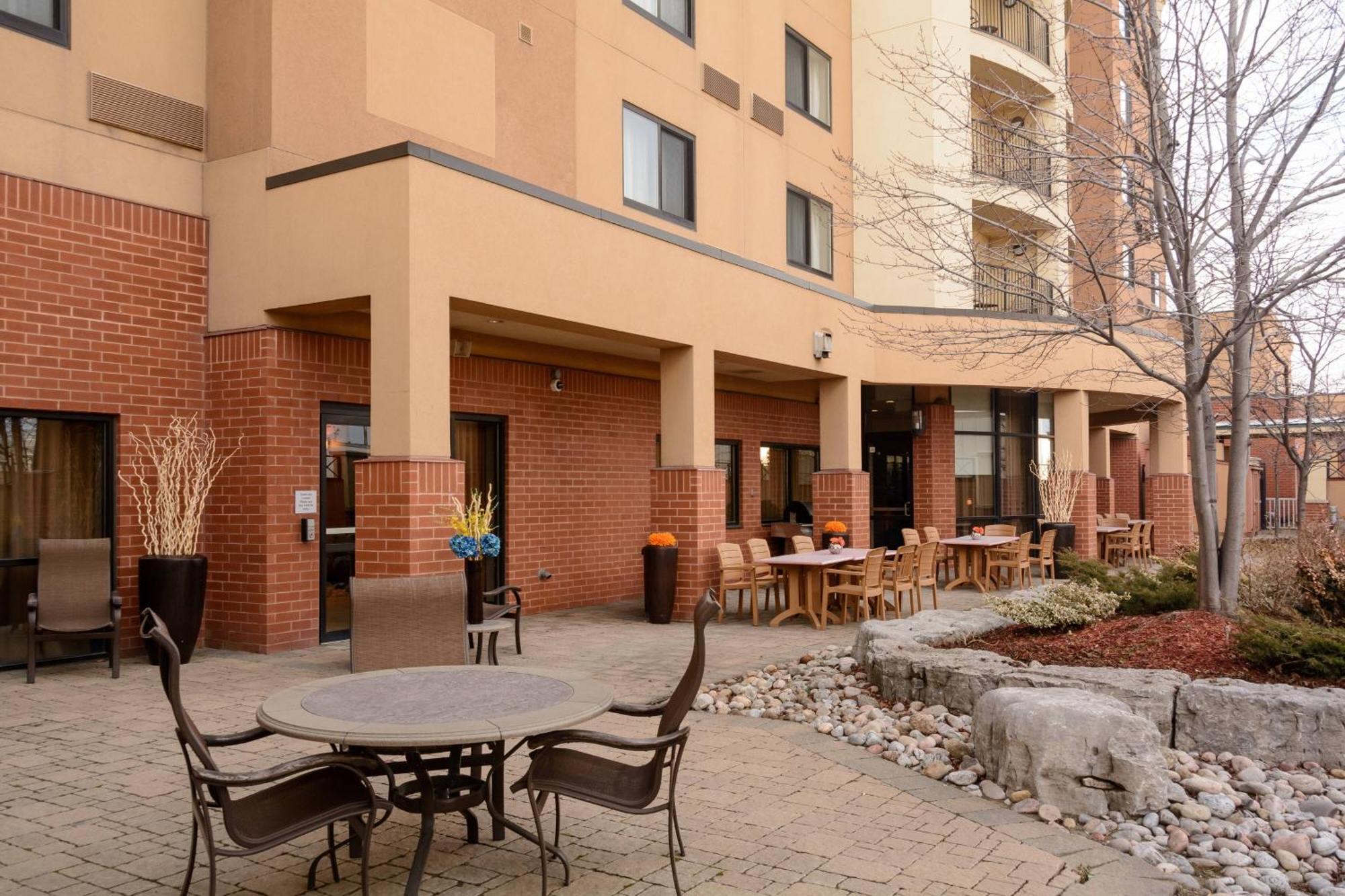 Courtyard By Marriott Toronto Brampton Hotel Bagian luar foto