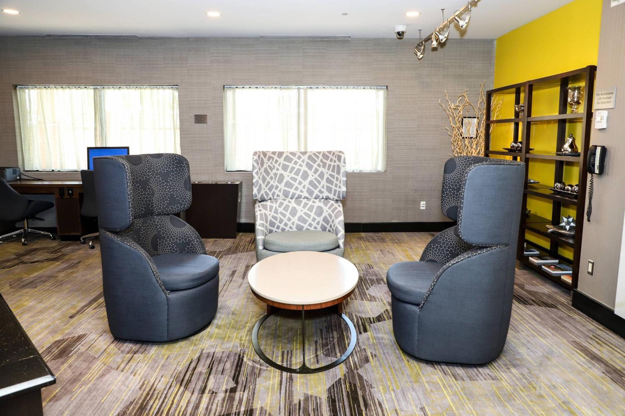Courtyard By Marriott Toronto Brampton Hotel Bagian luar foto