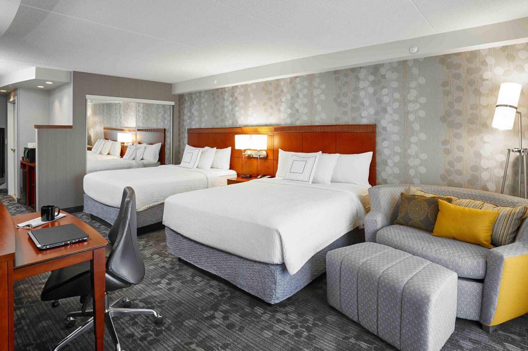 Courtyard By Marriott Toronto Brampton Hotel Bagian luar foto