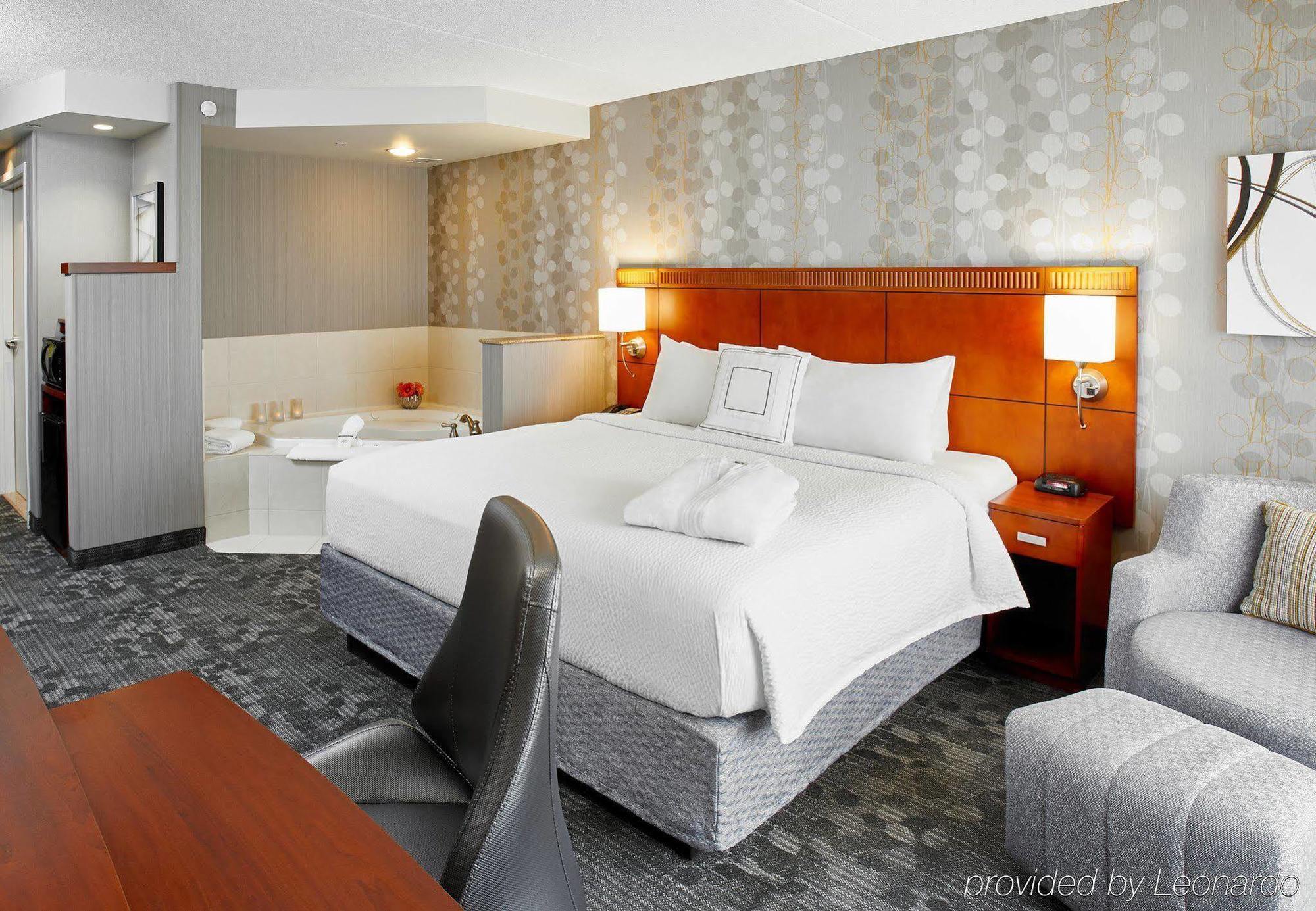 Courtyard By Marriott Toronto Brampton Hotel Bagian luar foto